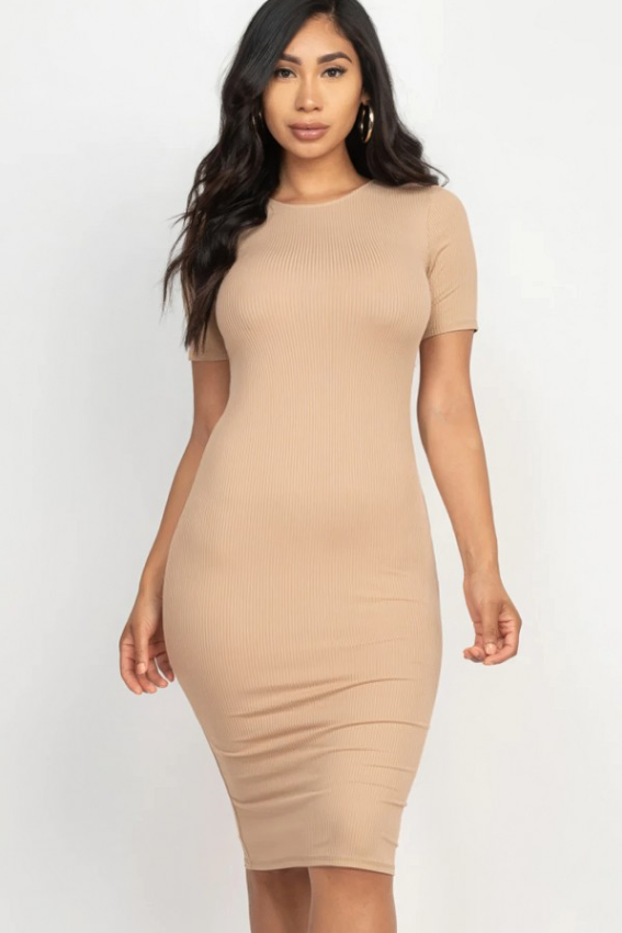 Robe midi moulante côtelée
