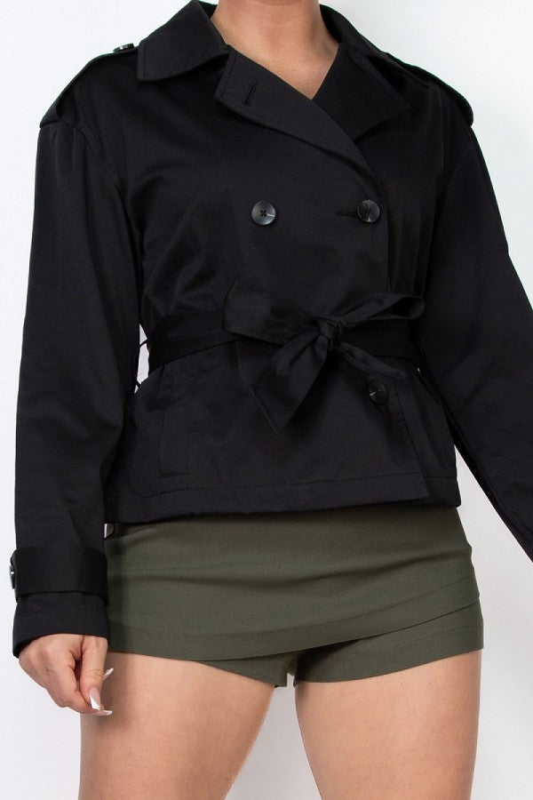 Blazer noir de couleur unie avec ceinture